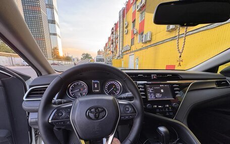 Toyota Camry, 2019 год, 1 850 000 рублей, 6 фотография