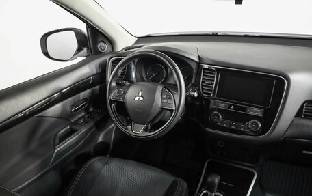 Mitsubishi Outlander III рестайлинг 3, 2019 год, 2 199 000 рублей, 2 фотография