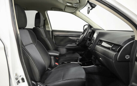 Mitsubishi Outlander III рестайлинг 3, 2019 год, 2 199 000 рублей, 6 фотография