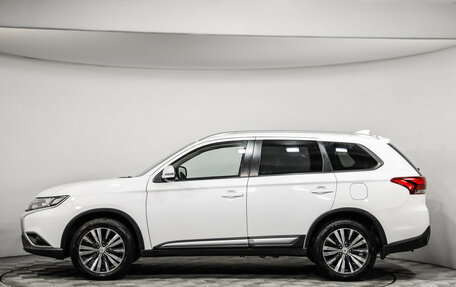 Mitsubishi Outlander III рестайлинг 3, 2019 год, 2 199 000 рублей, 16 фотография