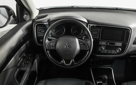 Mitsubishi Outlander III рестайлинг 3, 2019 год, 2 199 000 рублей, 18 фотография
