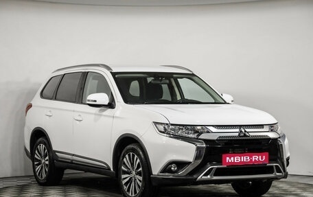 Mitsubishi Outlander III рестайлинг 3, 2019 год, 2 199 000 рублей, 11 фотография