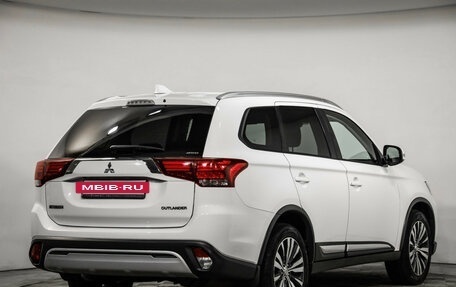 Mitsubishi Outlander III рестайлинг 3, 2019 год, 2 199 000 рублей, 14 фотография