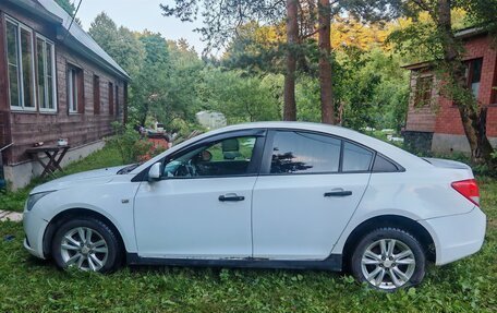 Chevrolet Cruze II, 2010 год, 650 000 рублей, 3 фотография