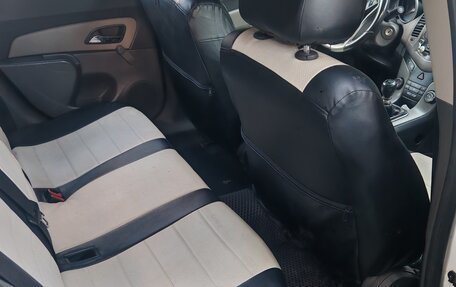 Chevrolet Cruze II, 2010 год, 650 000 рублей, 7 фотография