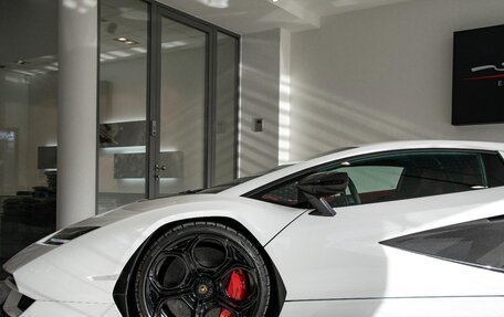 Lamborghini Countach, 1991 год, 272 000 000 рублей, 4 фотография