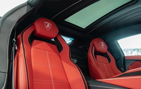 Lamborghini Countach, 1991 год, 272 000 000 рублей, 9 фотография