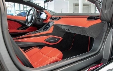 Lamborghini Countach, 1991 год, 272 000 000 рублей, 15 фотография
