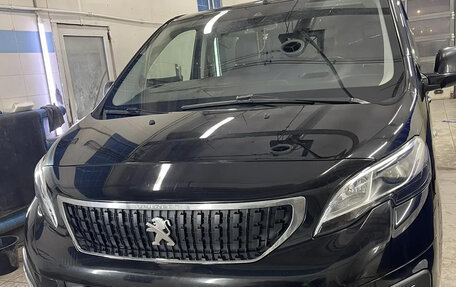 Peugeot Traveller I, 2020 год, 2 400 000 рублей, 1 фотография
