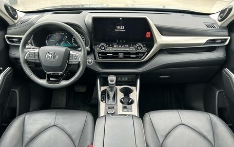 Toyota Highlander, 2025 год, 4 799 000 рублей, 13 фотография