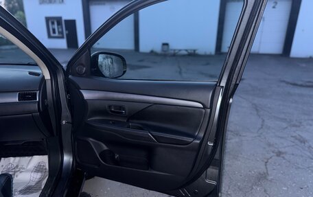 Mitsubishi Outlander III рестайлинг 3, 2014 год, 1 600 000 рублей, 6 фотография