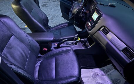 Mitsubishi Outlander III рестайлинг 3, 2014 год, 1 600 000 рублей, 10 фотография