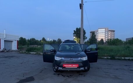Mitsubishi Outlander III рестайлинг 3, 2014 год, 1 600 000 рублей, 7 фотография