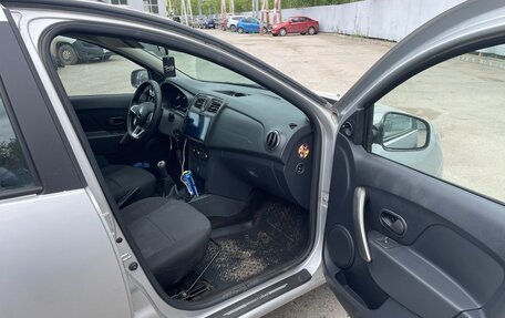 Renault Logan II, 2018 год, 779 000 рублей, 9 фотография