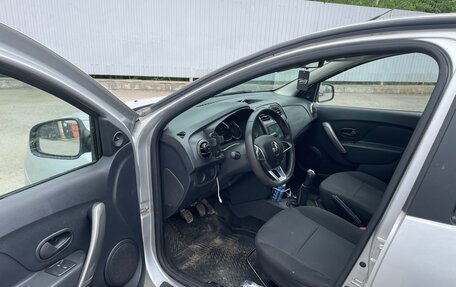 Renault Logan II, 2018 год, 779 000 рублей, 12 фотография