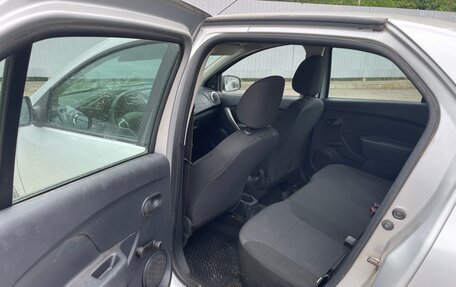 Renault Logan II, 2018 год, 779 000 рублей, 11 фотография