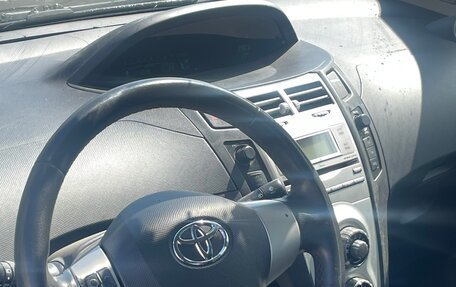 Toyota Yaris III рестайлинг, 2008 год, 400 000 рублей, 5 фотография