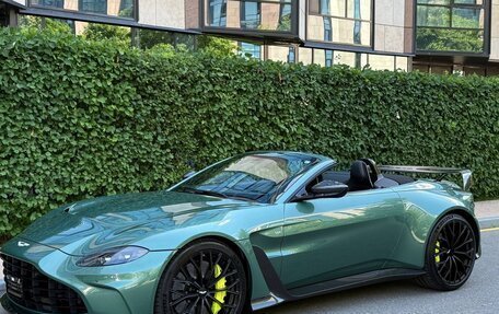 Aston Martin V12 Vantage, 2023 год, 34 000 000 рублей, 2 фотография