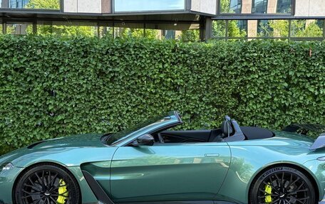 Aston Martin V12 Vantage, 2023 год, 34 000 000 рублей, 3 фотография