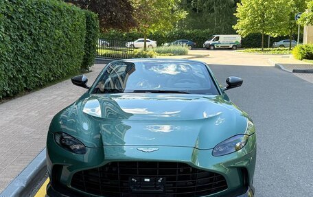 Aston Martin V12 Vantage, 2023 год, 34 000 000 рублей, 10 фотография