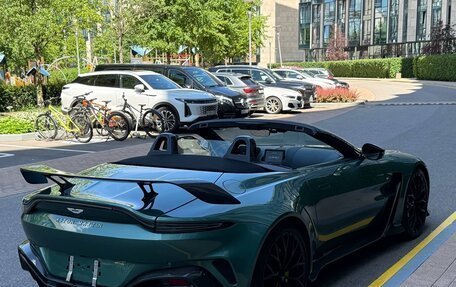 Aston Martin V12 Vantage, 2023 год, 34 000 000 рублей, 8 фотография