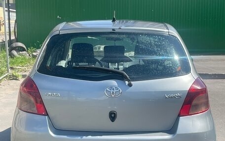 Toyota Yaris III рестайлинг, 2008 год, 400 000 рублей, 4 фотография