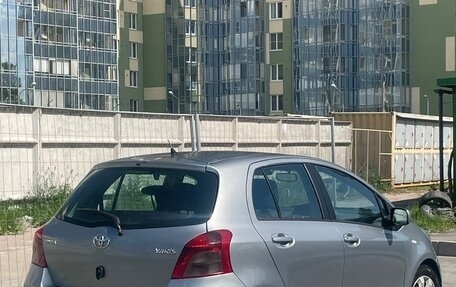 Toyota Yaris III рестайлинг, 2008 год, 400 000 рублей, 3 фотография