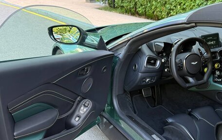 Aston Martin V12 Vantage, 2023 год, 34 000 000 рублей, 23 фотография
