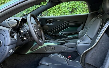 Aston Martin V12 Vantage, 2023 год, 34 000 000 рублей, 25 фотография