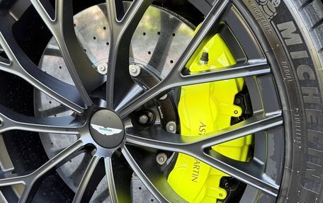 Aston Martin V12 Vantage, 2023 год, 34 000 000 рублей, 22 фотография