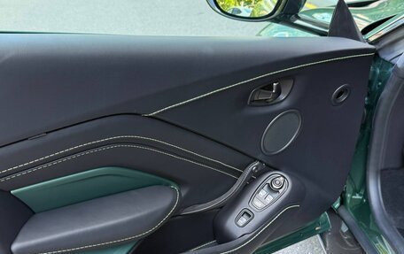 Aston Martin V12 Vantage, 2023 год, 34 000 000 рублей, 24 фотография