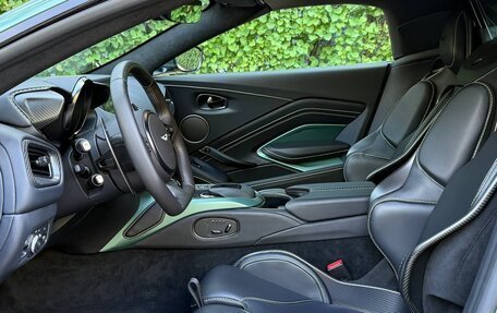 Aston Martin V12 Vantage, 2023 год, 34 000 000 рублей, 27 фотография