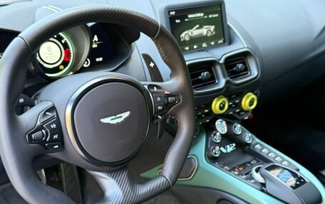 Aston Martin V12 Vantage, 2023 год, 34 000 000 рублей, 29 фотография