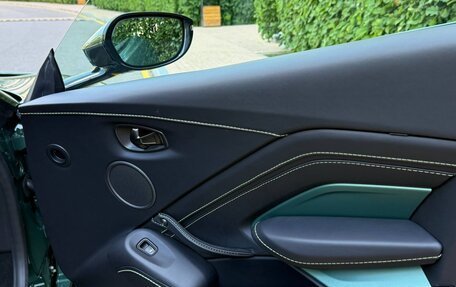 Aston Martin V12 Vantage, 2023 год, 34 000 000 рублей, 31 фотография
