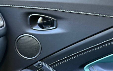 Aston Martin V12 Vantage, 2023 год, 34 000 000 рублей, 38 фотография