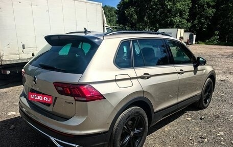 Volkswagen Tiguan II, 2021 год, 2 850 000 рублей, 2 фотография