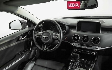 KIA Stinger I, 2018 год, 1 899 000 рублей, 10 фотография