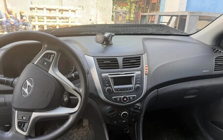Hyundai Solaris II рестайлинг, 2012 год, 260 000 рублей, 10 фотография