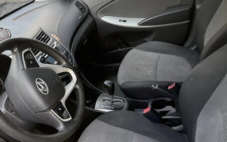 Hyundai Solaris II рестайлинг, 2012 год, 260 000 рублей, 12 фотография