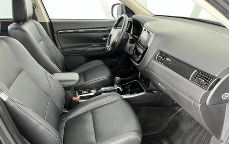 Mitsubishi Outlander III рестайлинг 3, 2018 год, 1 849 000 рублей, 14 фотография