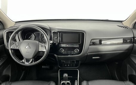 Mitsubishi Outlander III рестайлинг 3, 2018 год, 1 849 000 рублей, 7 фотография