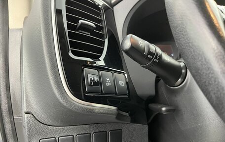 Mitsubishi Outlander III рестайлинг 3, 2018 год, 1 849 000 рублей, 9 фотография