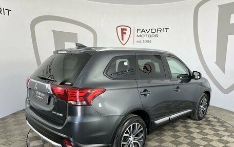 Mitsubishi Outlander III рестайлинг 3, 2018 год, 1 849 000 рублей, 6 фотография
