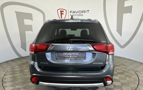 Mitsubishi Outlander III рестайлинг 3, 2018 год, 1 849 000 рублей, 3 фотография