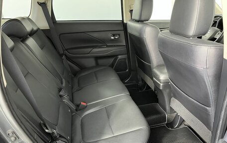 Mitsubishi Outlander III рестайлинг 3, 2018 год, 1 849 000 рублей, 16 фотография