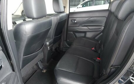 Mitsubishi Outlander III рестайлинг 3, 2014 год, 1 369 000 рублей, 14 фотография