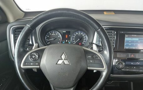 Mitsubishi Outlander III рестайлинг 3, 2014 год, 1 369 000 рублей, 15 фотография