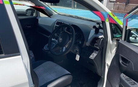 Toyota Ractis II, 2011 год, 820 000 рублей, 6 фотография
