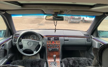 Mercedes-Benz E-Класс, 1997 год, 460 000 рублей, 4 фотография