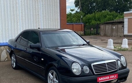 Mercedes-Benz E-Класс, 1997 год, 460 000 рублей, 3 фотография